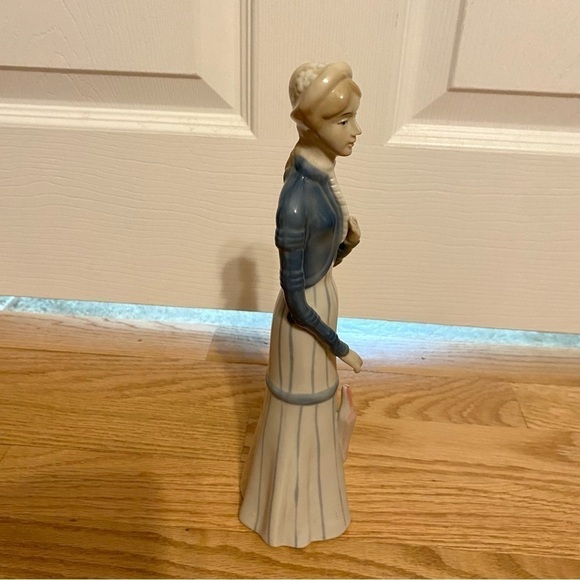 Vintage Victorian Style Porcelain Figure Woman Elegant - Picture 3 of 7